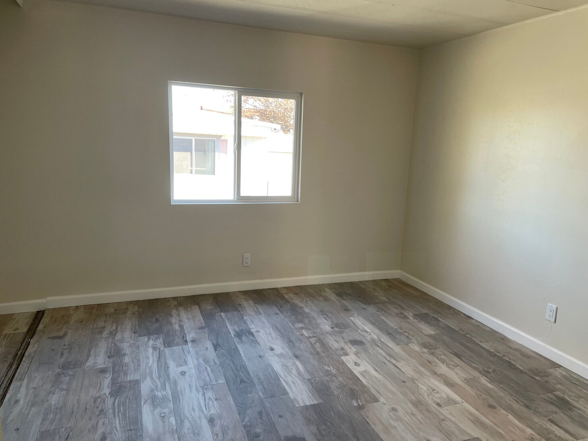 Building Photo - 9037 E Rancho Vista Dr