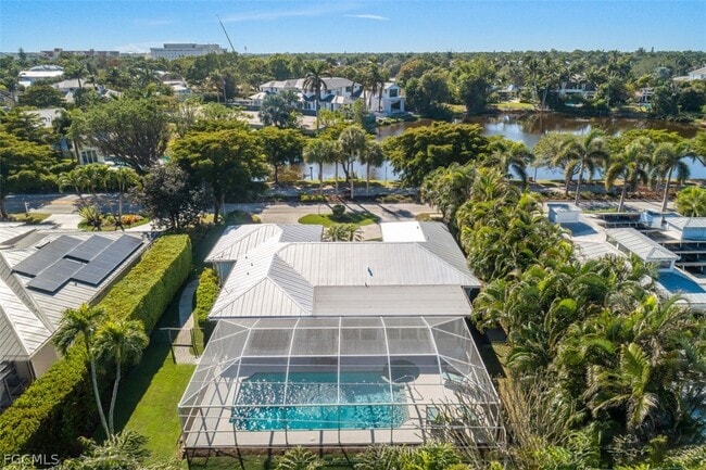 Building Photo - 549 7th Ave N