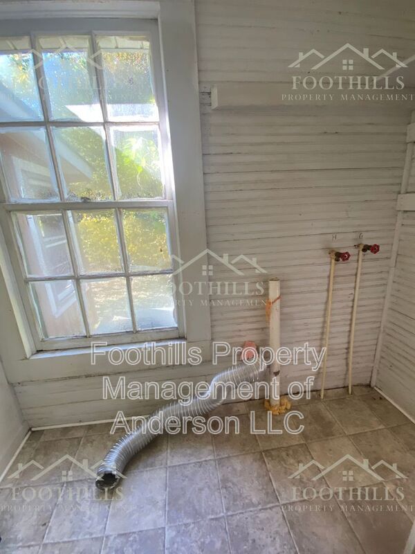Building Photo - 1018 Cothran Cir