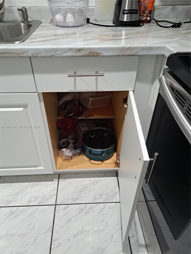 Building Photo - 9708 SW 138th Ave