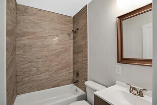 Building Photo - 3143 Home Park Cir N