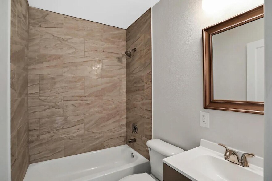 Primary Photo - 3143 Home Park Cir N