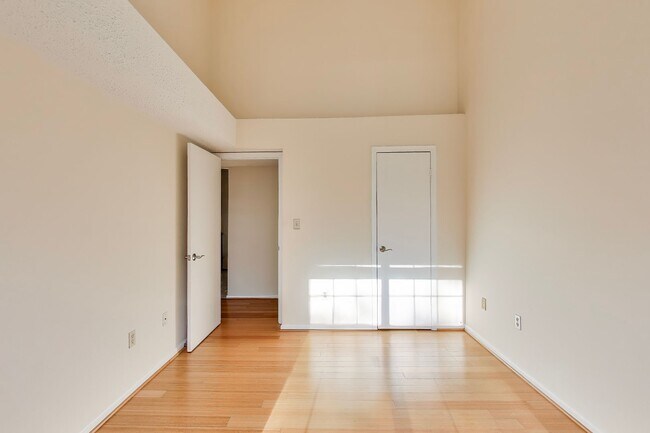 Building Photo - Top Floor 1-2 bed w/ a loft [ can be a 2nd BEDROOM] plus  1.5 Baths and SECURE GARAGE SPACE