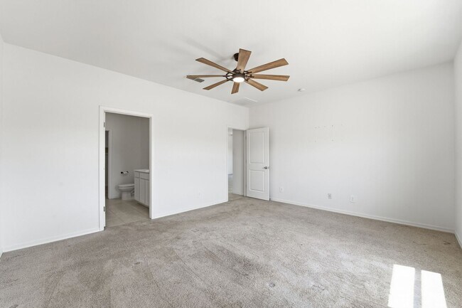 Building Photo - Modern Litchfield Park Home | 4 Bed, RV Gate + Open Kitchen