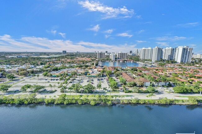 Building Photo - 3625 N Country Club Dr