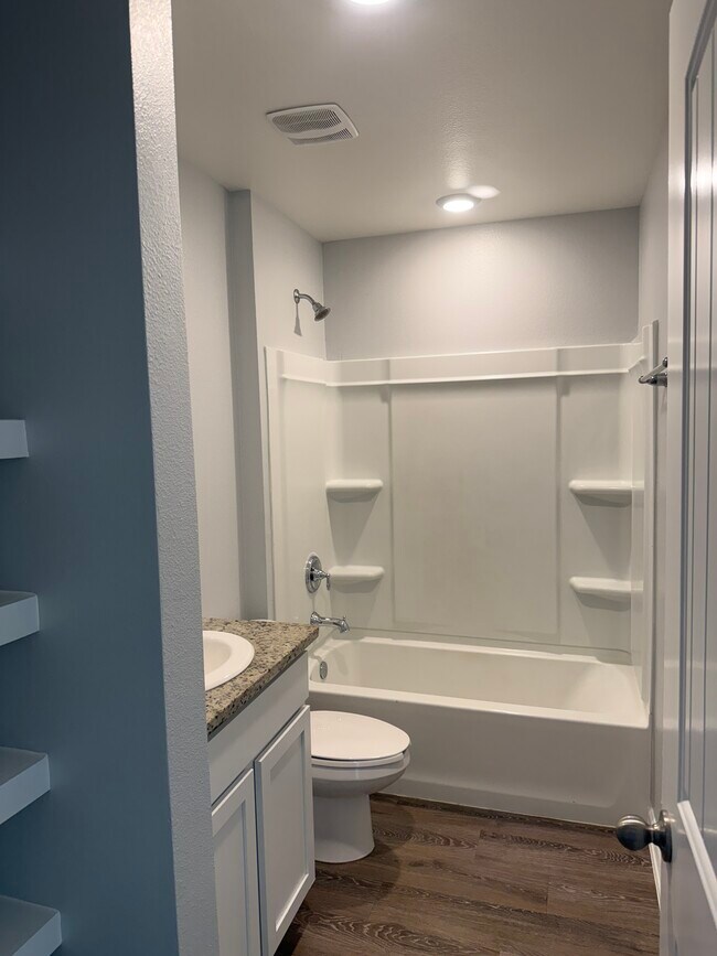 Building Photo - 24422 Dawson Ct