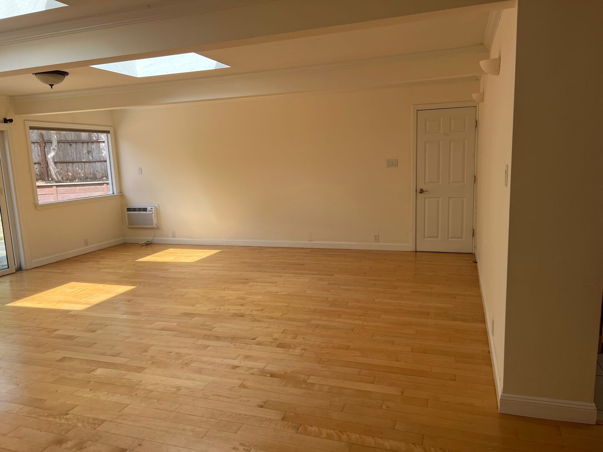 Building Photo - 6 Mount Hood Ct