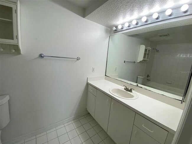 Building Photo - 495 Las Cortes Ln
