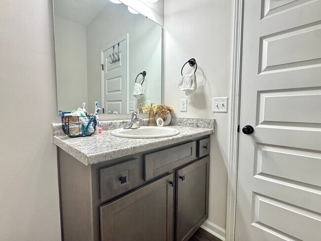 Building Photo - AVAILABLE NOVEMBER [PET FRIENDLY]