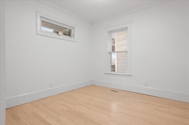 Building Photo - 16 Maryland St