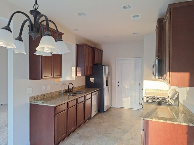 Building Photo - Wonderful Three Bedroom Home in Northeast ...