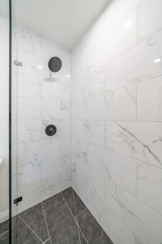 Building Photo - Beautifully Renovated Woodland Hills Home