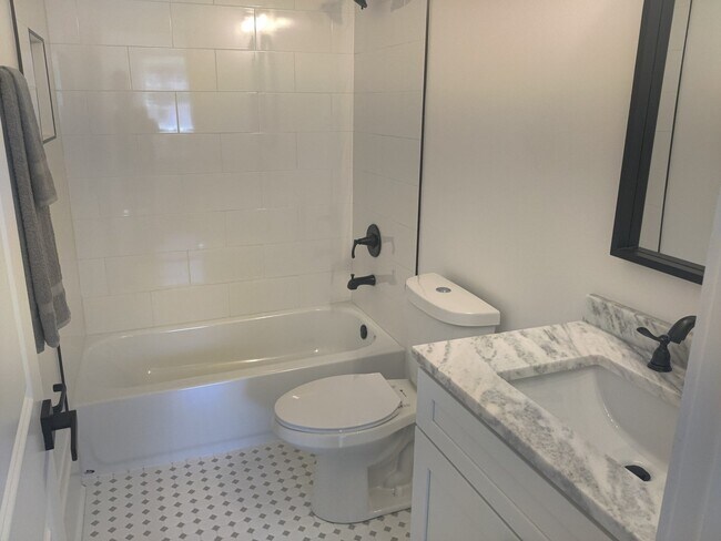 Building Photo - "Spacious 4-Bedroom Home on Pennock Avenue...
