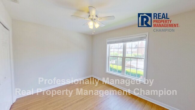 Building Photo - Immaculate Townhome near Monkey Junction