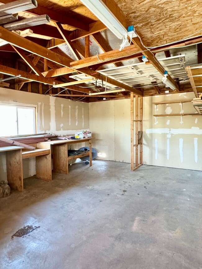 Building Photo - Come soon! 2 Bedroom home