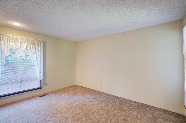 Building Photo - 3Bd/2.75Ba Maple Valley House