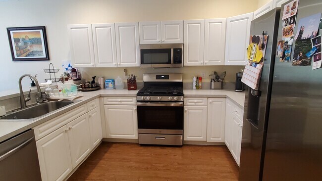 Primary Photo - 146 Windward Dr