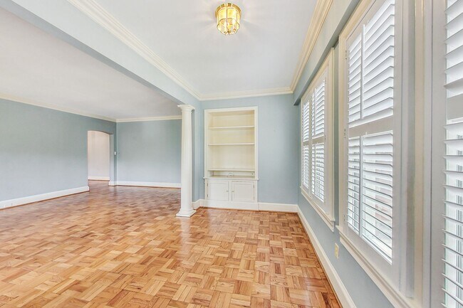 Building Photo - Elegant 2 Bedroom/ 2 Bath Unit in Westchester Cooperative - All Utilities Included!