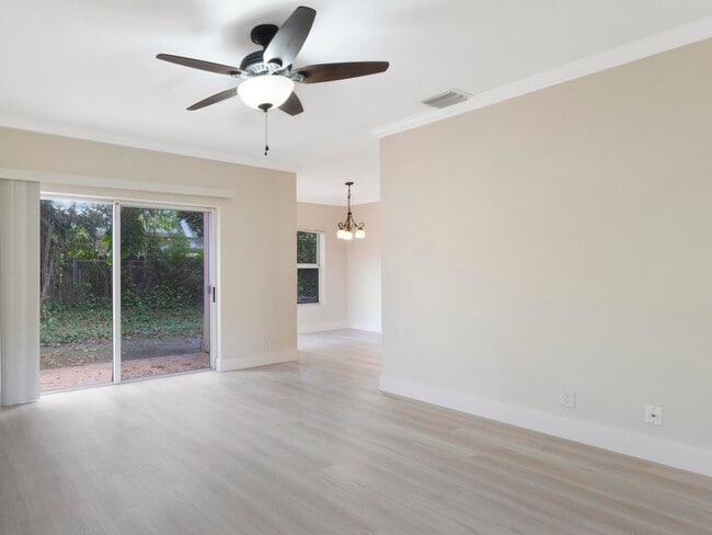 Building Photo - 316 Talia Cir