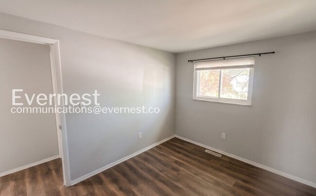 Building Photo - 5042 Bentler Dr