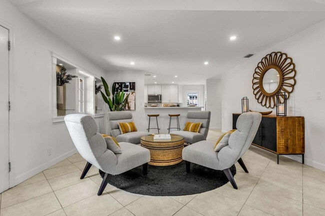 Building Photo - 2004 NE 17th Way