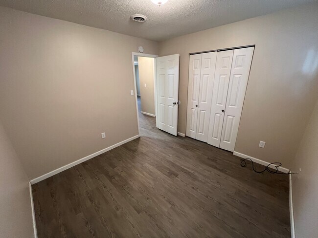 Building Photo - 2608 Dale Dr