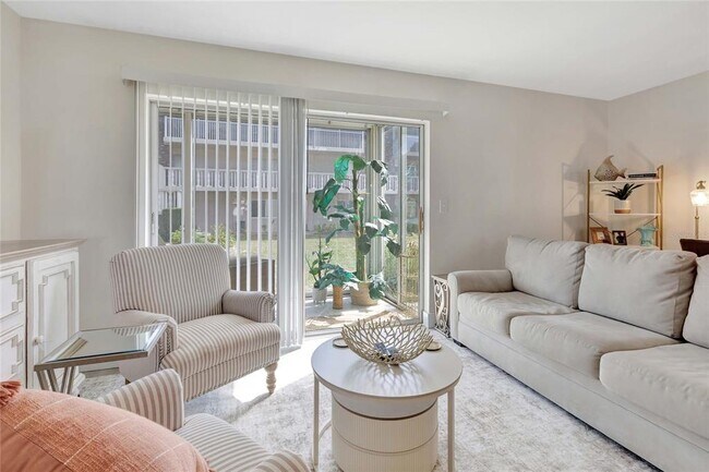 Building Photo - 3755 S School Ave