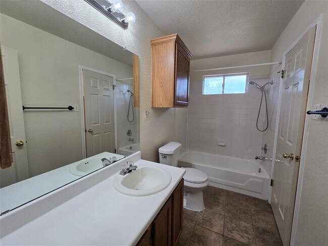 Building Photo - 505 Shant St