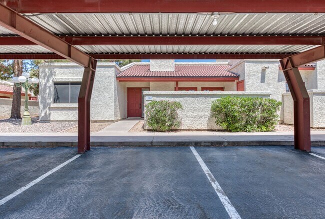 Building Photo - Wonderful 3 bedroom close minutes to ASU!!...