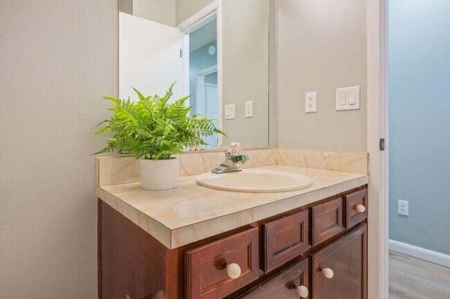 Building Photo - 512 Samana Way
