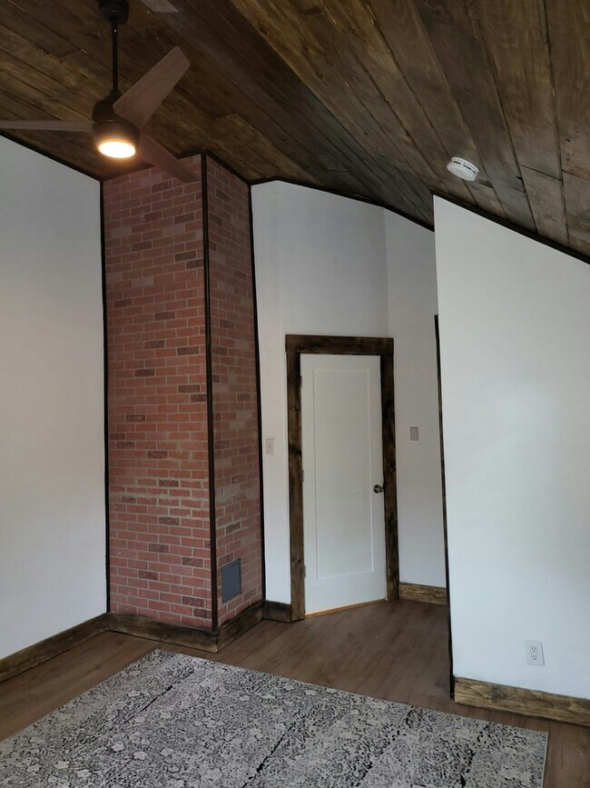 Building Photo - 1482 Cambridge St