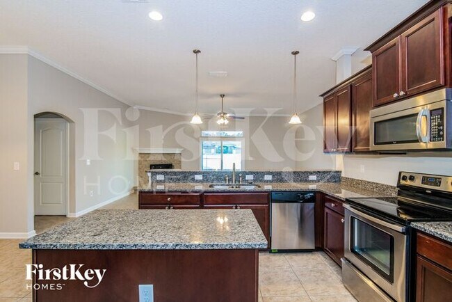 Building Photo - 920 Raindrop Ln