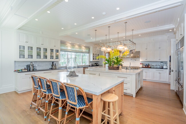 Building Photo - 587 Sagaponack Road