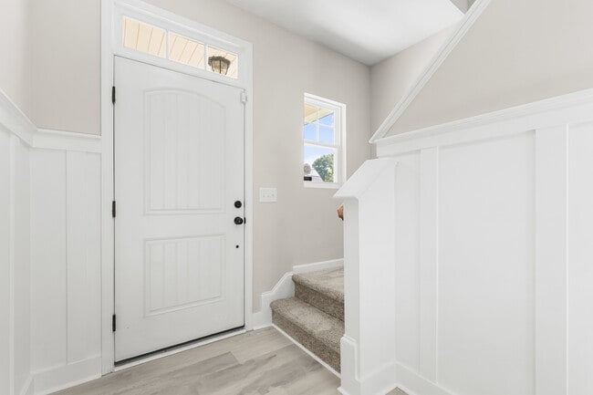 Building Photo - 240 E Quailwood Dr