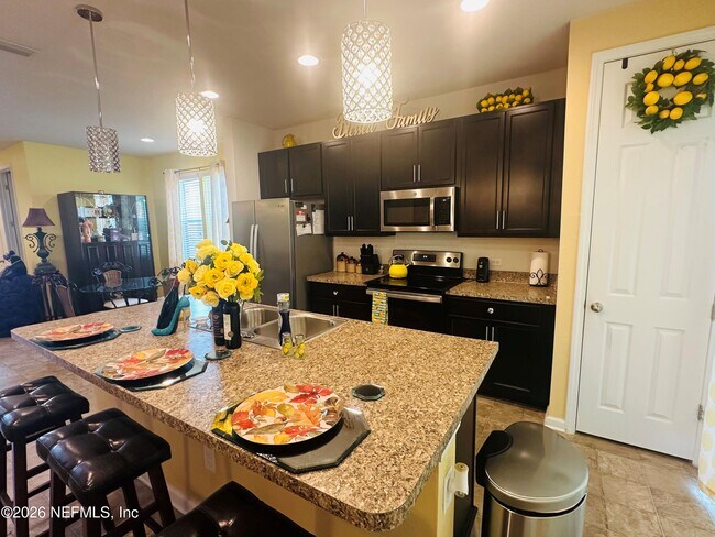 Building Photo - 12573 Grn Mdw Dr