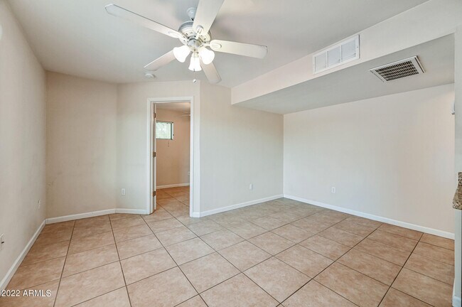 Building Photo - 3949 E Earll Dr