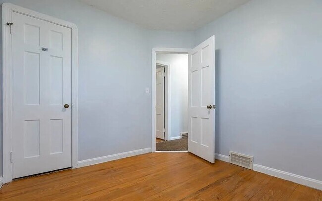 Building Photo - 5021 E 107th Updated 3/4 Bedroom