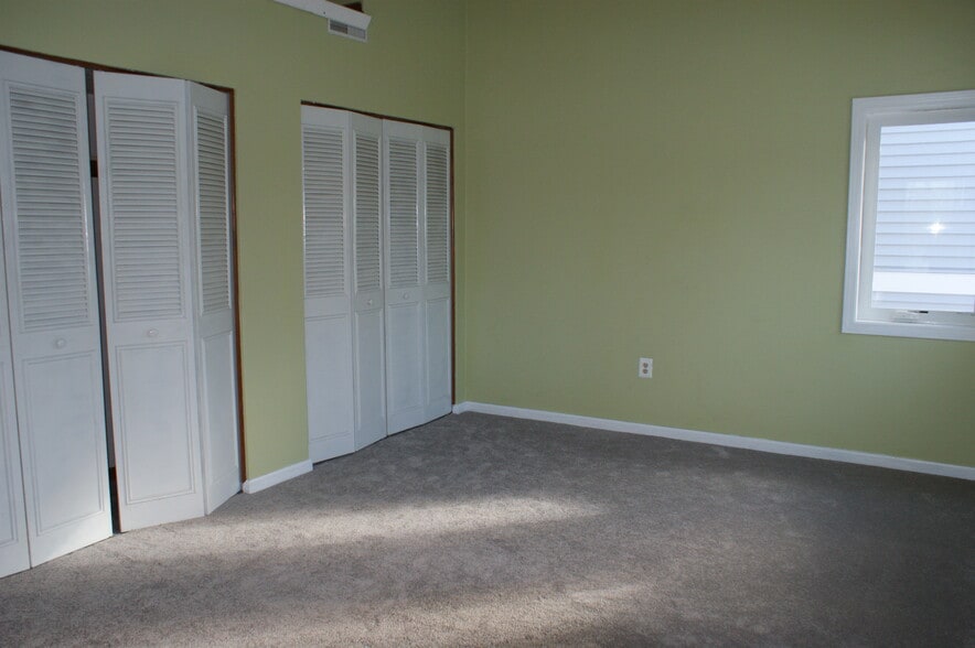 Building Photo - 25 Meadow Pond Dr