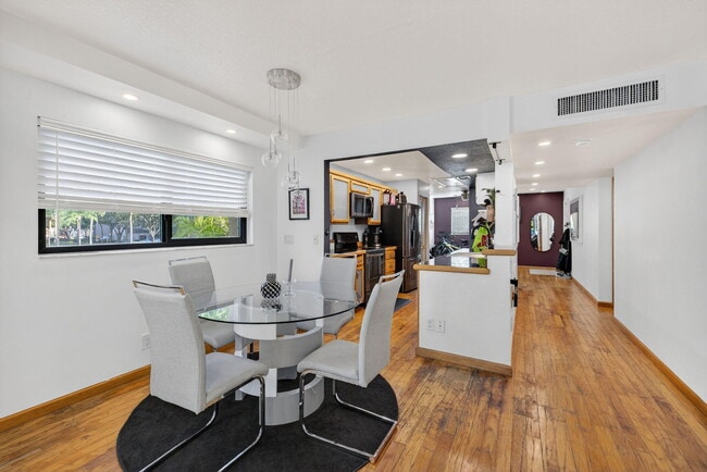 Building Photo - 4491 Crystal Lake Dr