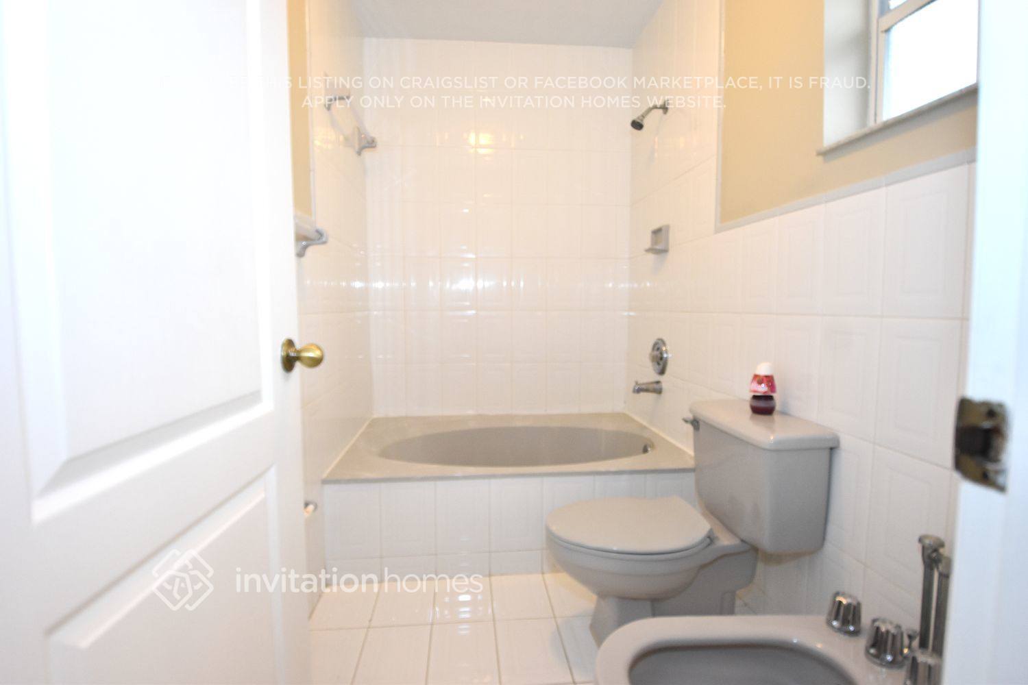 Building Photo - 1276 SW 143rd Pl