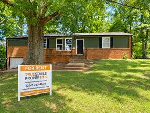 Building Photo - 4503 Lakeview Dr NW