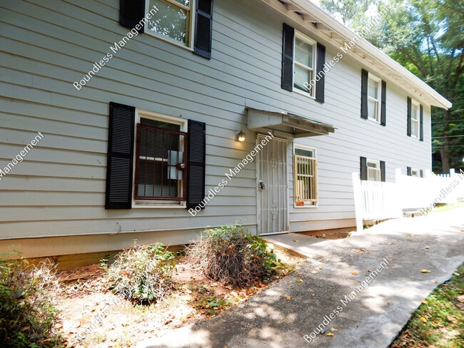 Building Photo - 2284 Alvin Dr NW