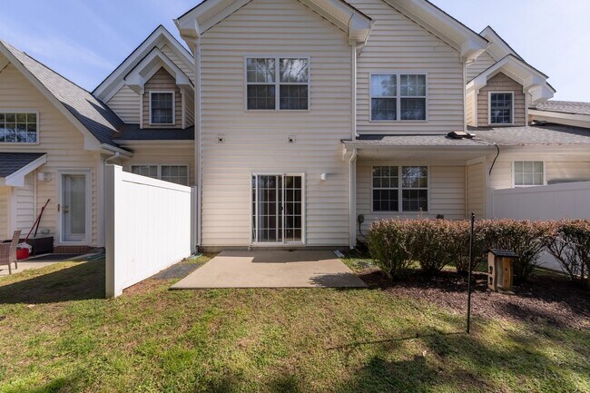 Building Photo - 1003 Rustads Cir