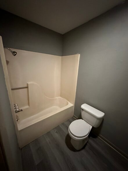 Building Photo - 105 Wells Dr