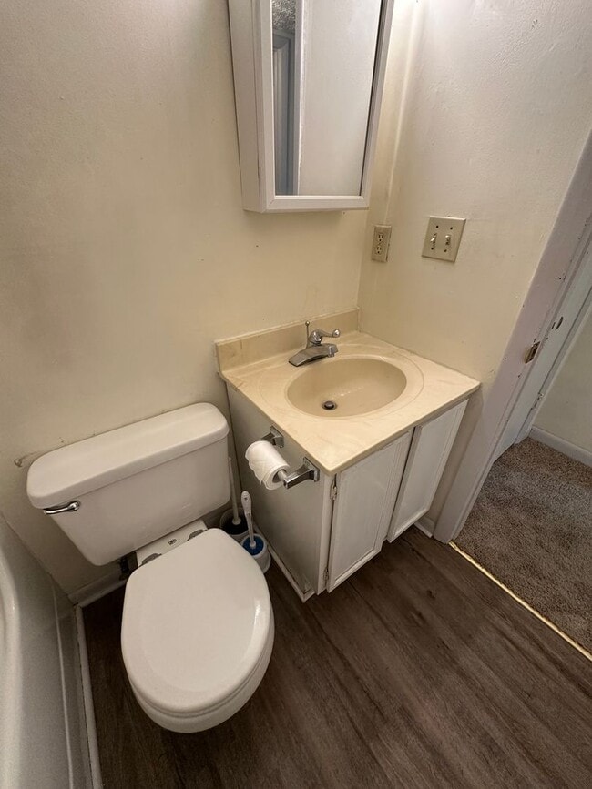 Building Photo - 2 bedroom, 1 bath, Townhome Kingsport, TN