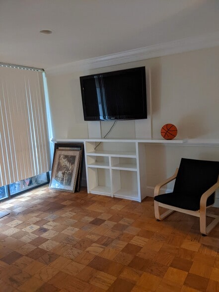 TV area - 742 Quince Orchard Blvd