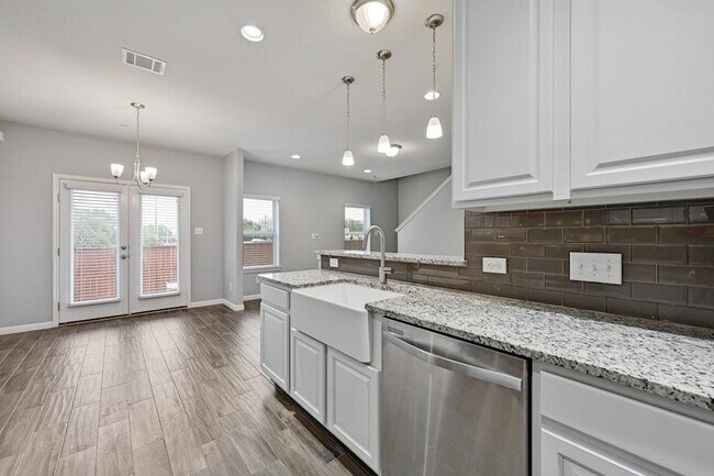 Building Photo - 1300 Catalan Rd