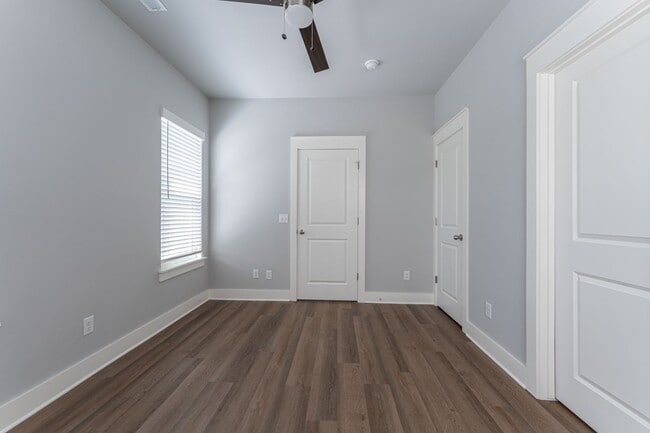 Building Photo - New 3 BR/3.5 BA home in Willow Bend
