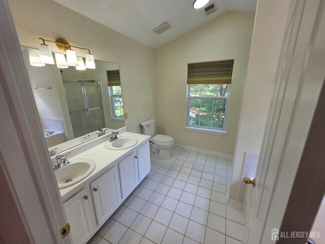 Building Photo - 1301 Dahlia Cir