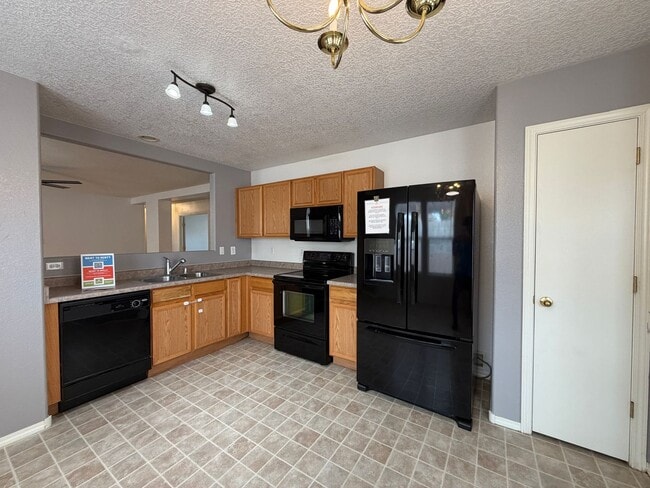 Building Photo - 3 Bedroom Single Story Available Near McMahon Blvd NW & Unser Blvd NW!